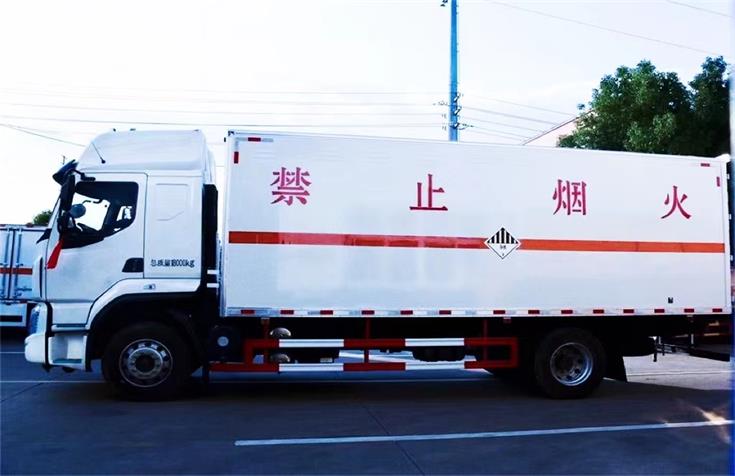 中港危險(xiǎn)品車(chē)28臺(tái)